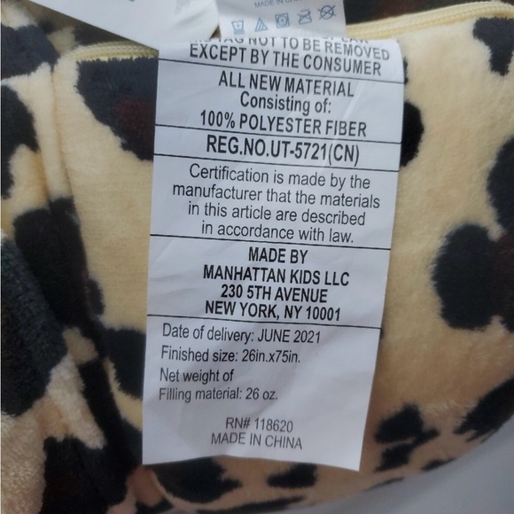 Warm & Cozy - NWT - Leopard Plush Sherpa Sleeping Bag With Built in Pillow - Picture 5 of 6